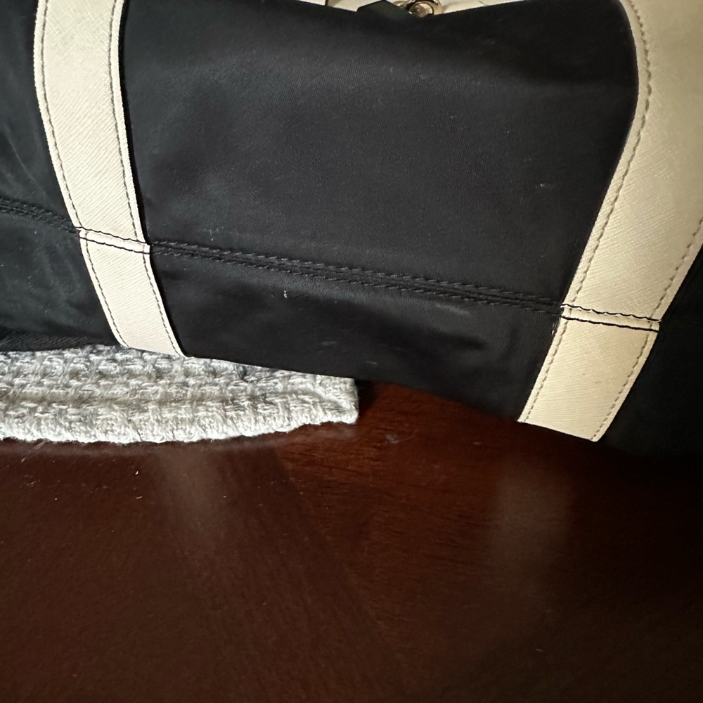 Gorgeous HTF Henri Bendel Black & Ivory 3 Way JETSETTER Crossbody Backpack Mint! - Picture 12 of 16